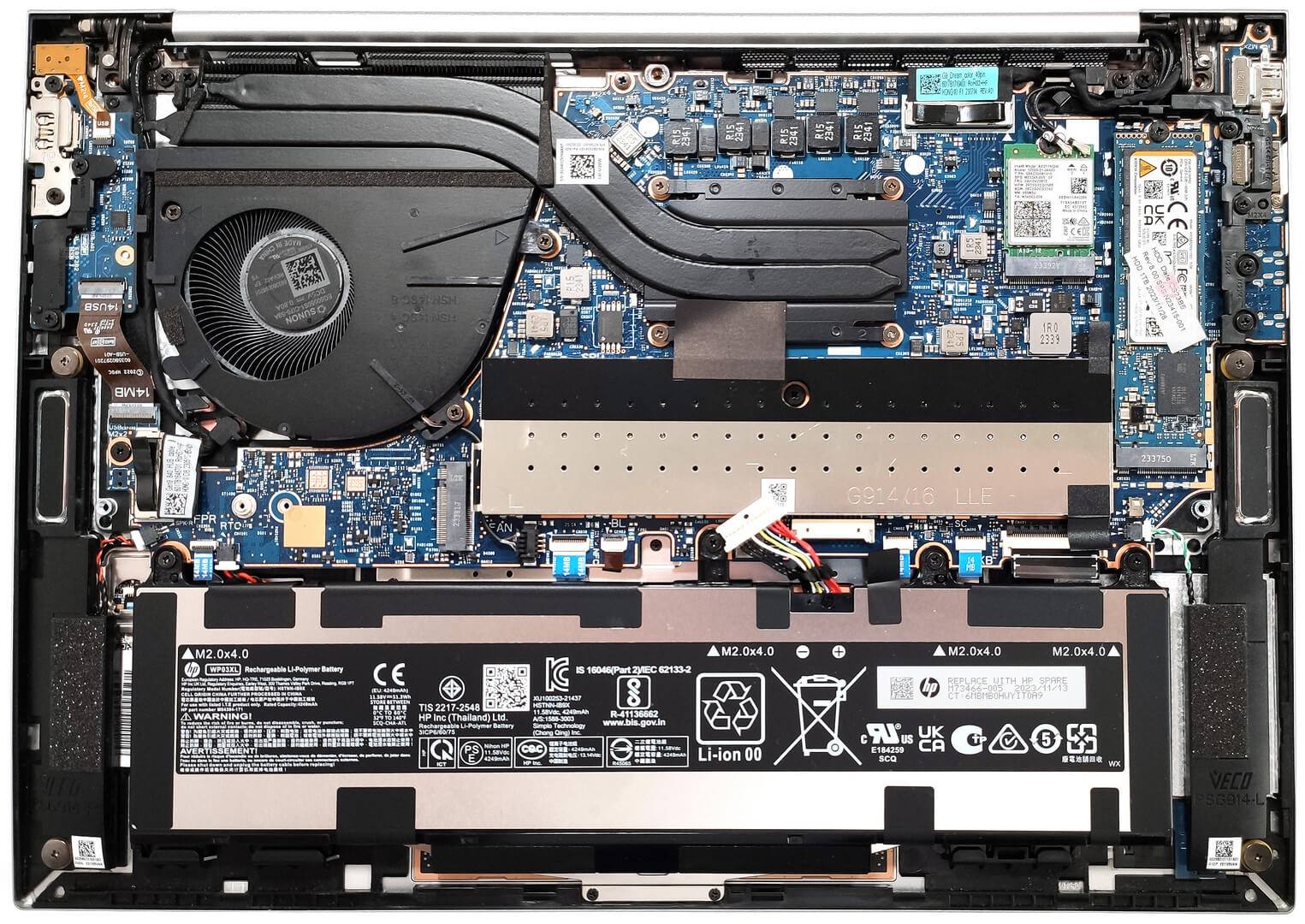 Internal Photo of HP ELITEBOOK 840 G9, 840 G10, backlit US keyboard with palmrest (EliteBook 840 G10)